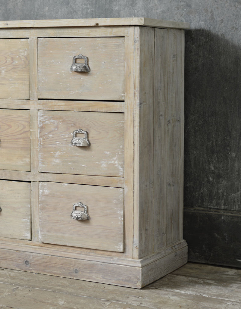 INDUSTRIAL STORAGE DRAWERS .