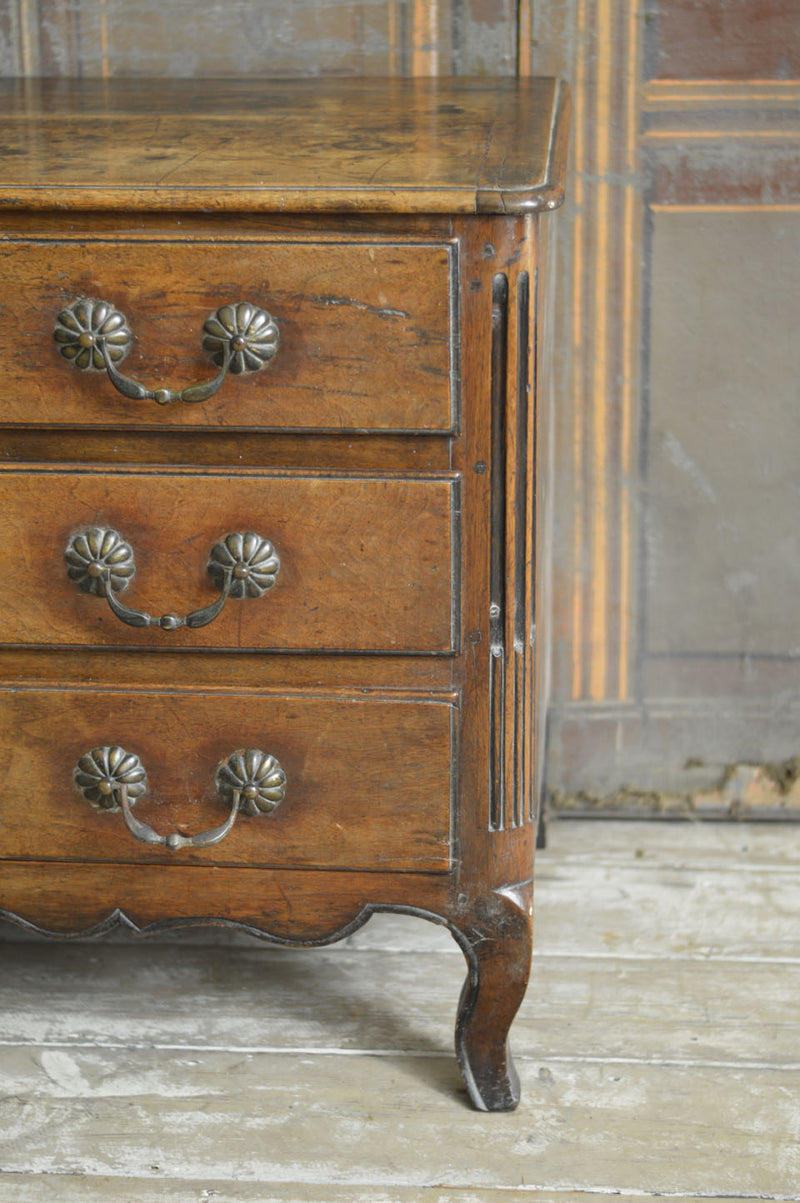 19TH CENTURY FRENCH WALNUT COMMODE